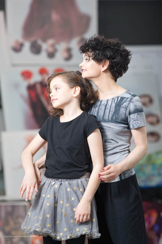 Pictorial si interviu cu Dorina Chiriac pentru Marea Dragoste-revistatango.ro, nr. 120, iunie 2016. In imagine: Dorina Chiriac si fiica ei, Sonia Piersic.