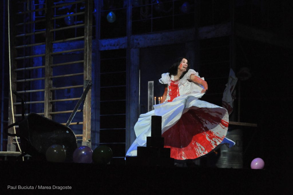 Opera Lucia di Lammermoor de Gaetano Donizetti în regia lui Andrei Șerban pe scena Operei Naționale București.