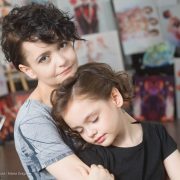 Pictorial si interviu cu Dorina Chiriac pentru Marea Dragoste-revistatango.ro, nr. 120, iunie 2016. In imagine: Dorina Chiriac si fiica ei, Sonia Piersic.
