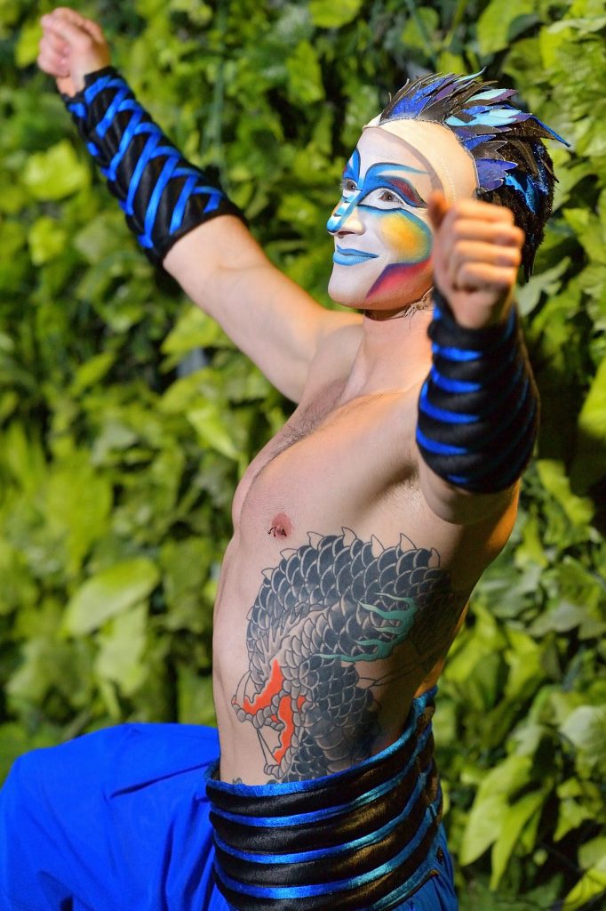 Cedric Belisle, artist acrobat in spectacolul Varekai by Cirque du Soleil