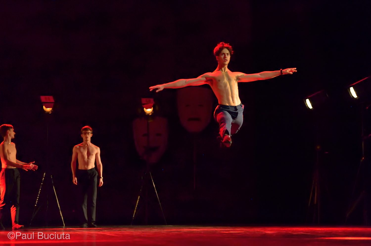 Repetitii pentru spectacolul de balet „TragiComedy”, realizat de Gigi Caciuleanu la Opera Nationala Bucuresti, în parteneriat cu „Gigi Caciuleanu Romania Dance Company”