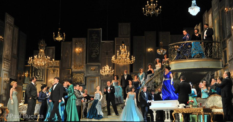 La traviata, în regia britanicului Paul Curran, pescena Operei Nationale Bucuresti.