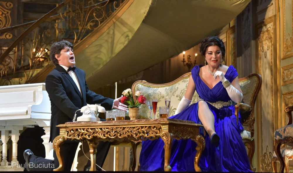 La traviata, în regia britanicului Paul Curran, pescena Operei Nationale Bucuresti.