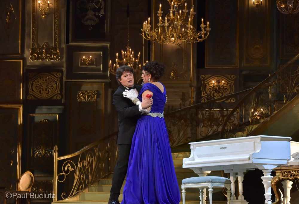 La traviata, în regia britanicului Paul Curran, pescena Operei Nationale Bucuresti.