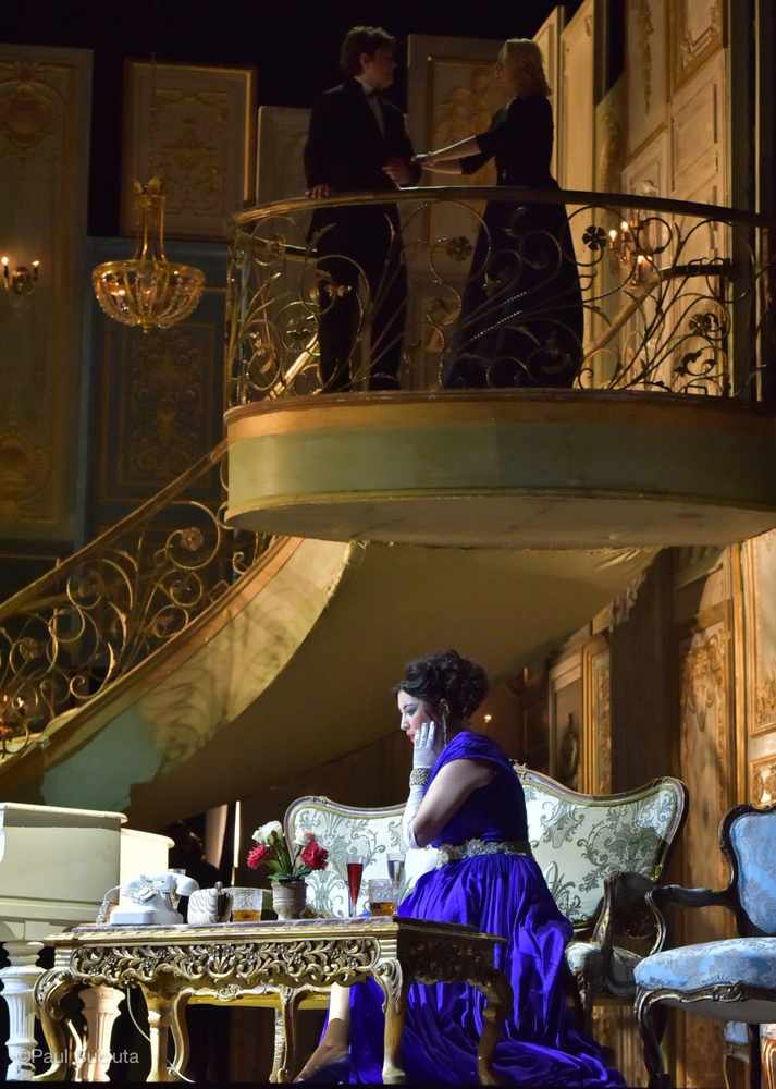 La traviata, în regia britanicului Paul Curran, pescena Operei Nationale Bucuresti.