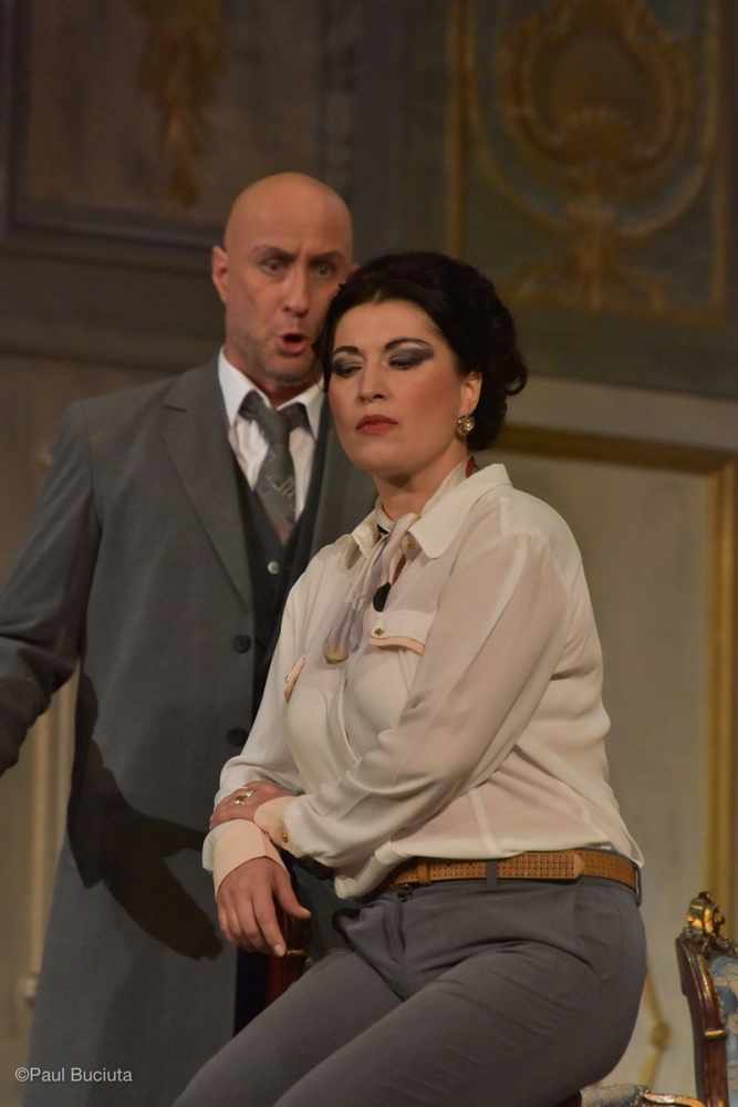 La traviata, în regia britanicului Paul Curran, pescena Operei Nationale Bucuresti.