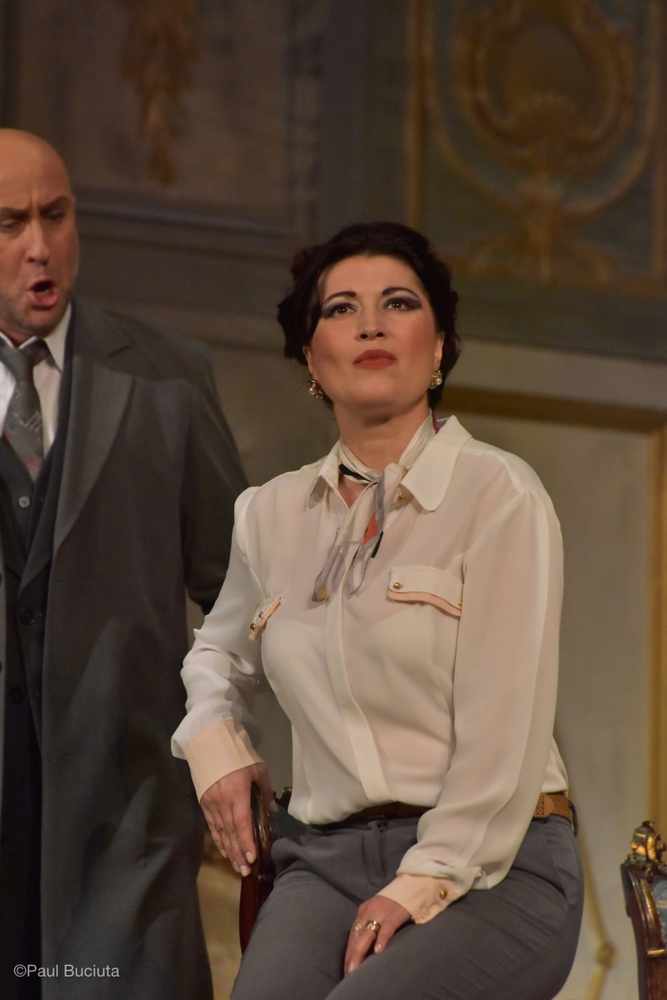 La traviata, în regia britanicului Paul Curran, pescena Operei Nationale Bucuresti.