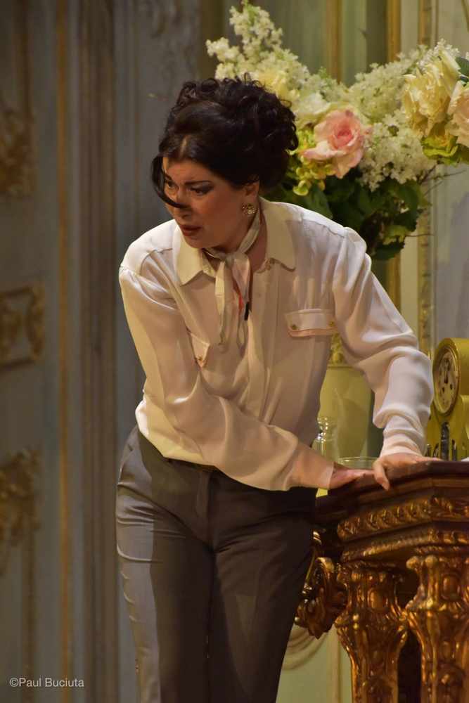 La traviata, în regia britanicului Paul Curran, pescena Operei Nationale Bucuresti.