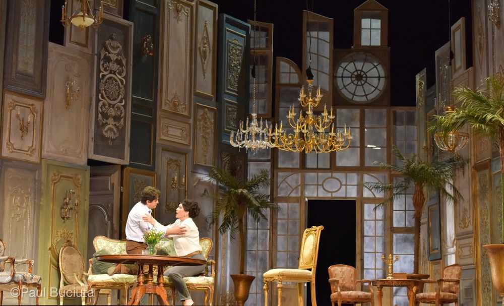 La traviata, în regia britanicului Paul Curran, pescena Operei Nationale Bucuresti.