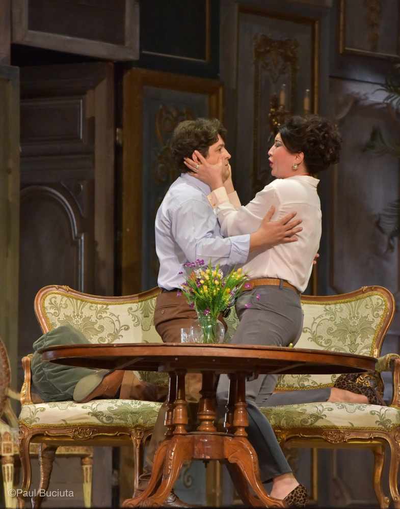 La traviata, în regia britanicului Paul Curran, pescena Operei Nationale Bucuresti.