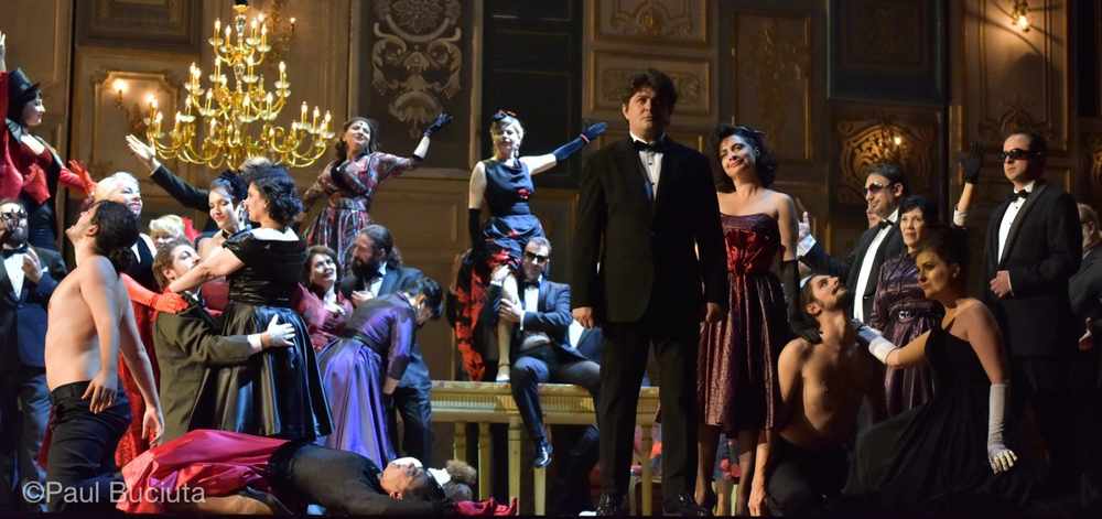 La traviata, în regia britanicului Paul Curran, pescena Operei Nationale Bucuresti.
