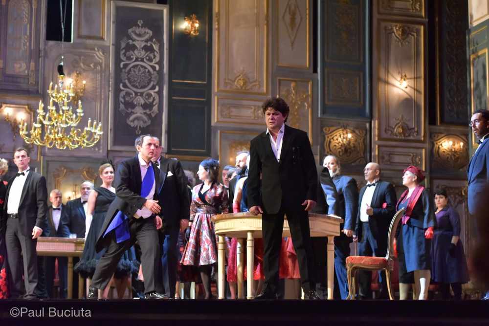 La traviata, în regia britanicului Paul Curran, pescena Operei Nationale Bucuresti.