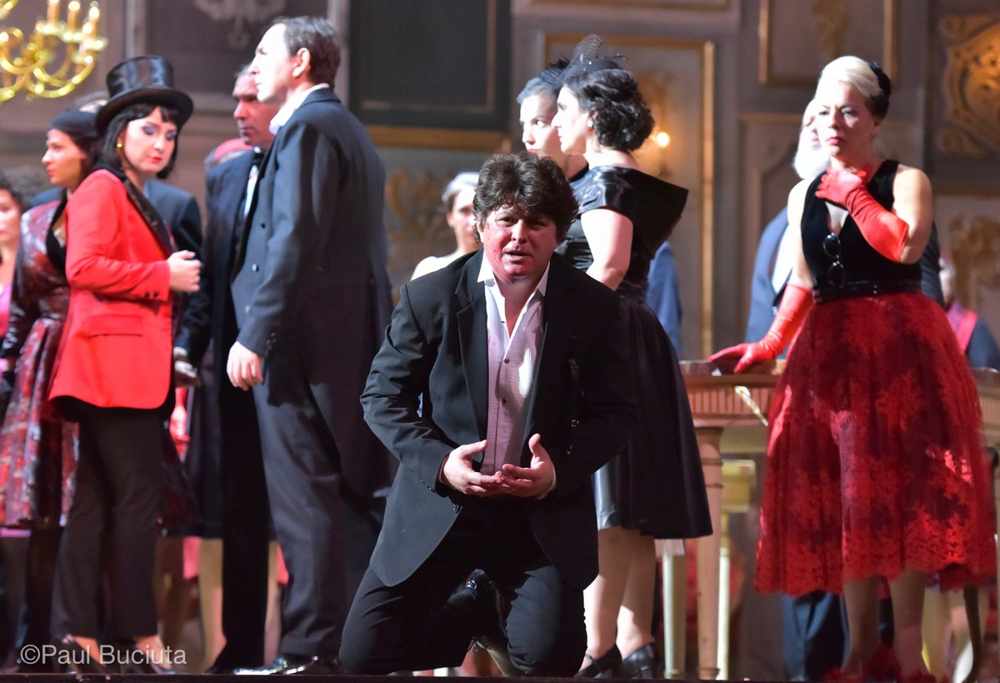 La traviata, în regia britanicului Paul Curran, pescena Operei Nationale Bucuresti.