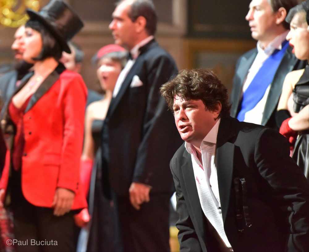 La traviata, în regia britanicului Paul Curran, pescena Operei Nationale Bucuresti.