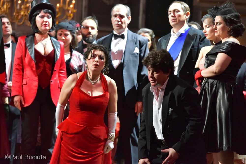 La traviata, în regia britanicului Paul Curran, pescena Operei Nationale Bucuresti.