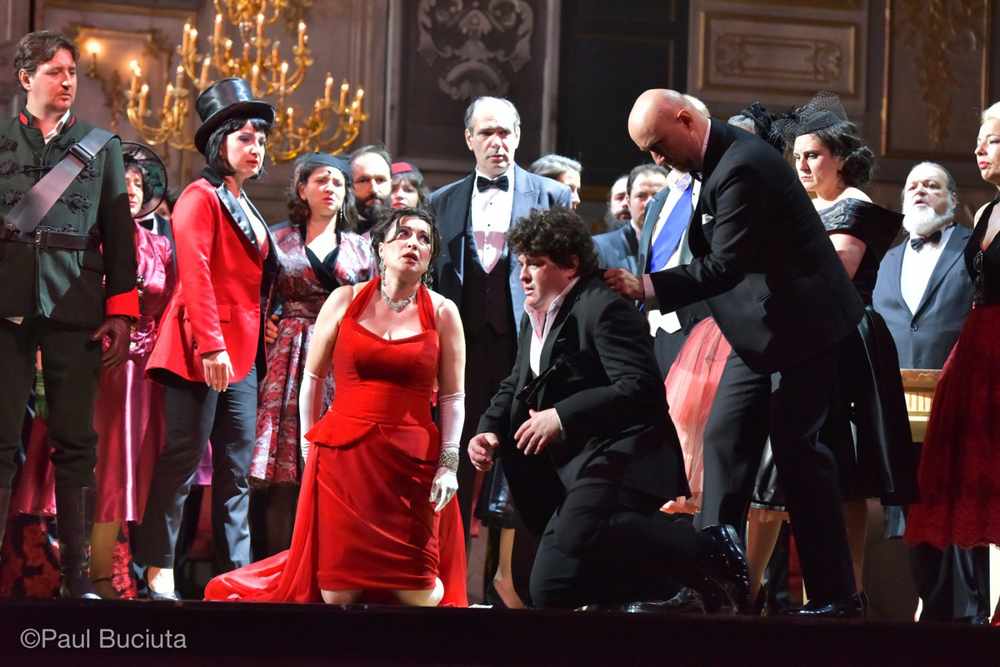 La traviata, în regia britanicului Paul Curran, pescena Operei Nationale Bucuresti.