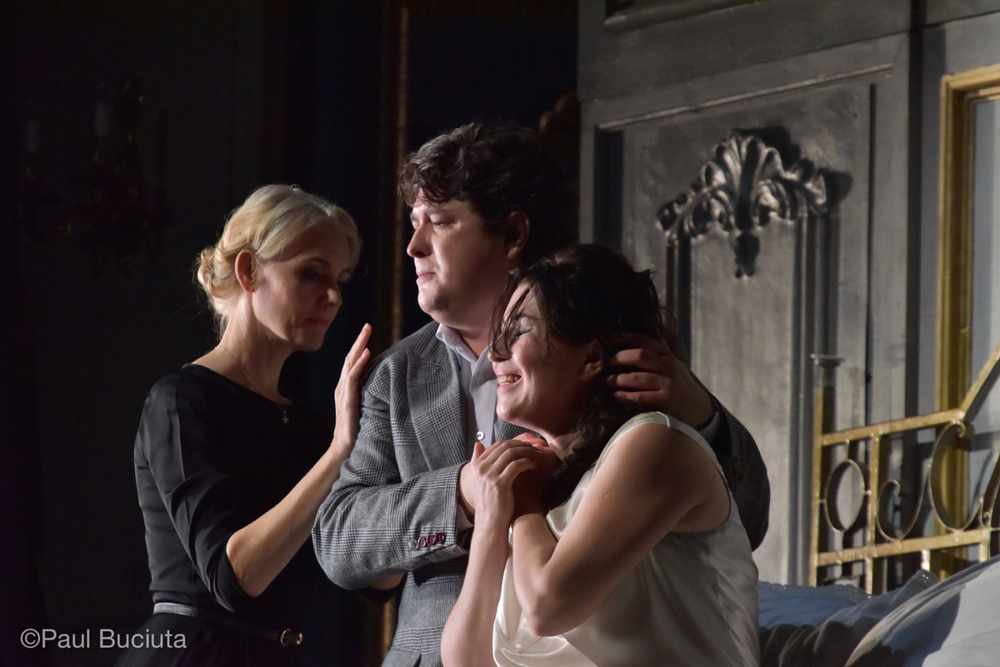 La traviata, în regia britanicului Paul Curran, pescena Operei Nationale Bucuresti.