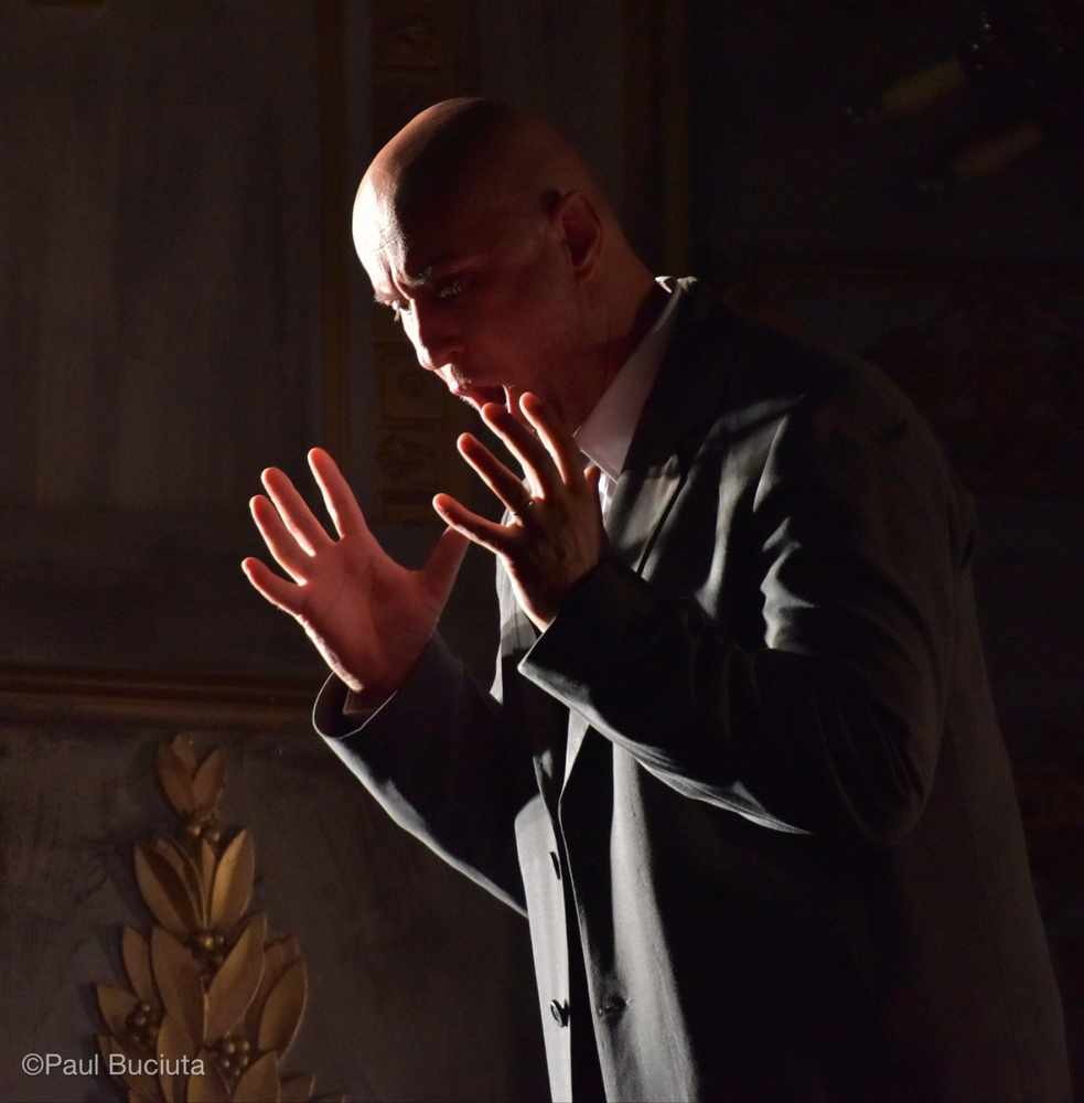 La traviata, în regia britanicului Paul Curran, pescena Operei Nationale Bucuresti.