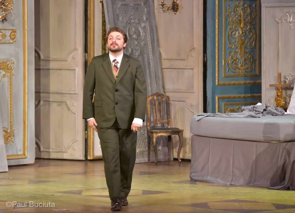 La traviata, în regia britanicului Paul Curran, pescena Operei Nationale Bucuresti.