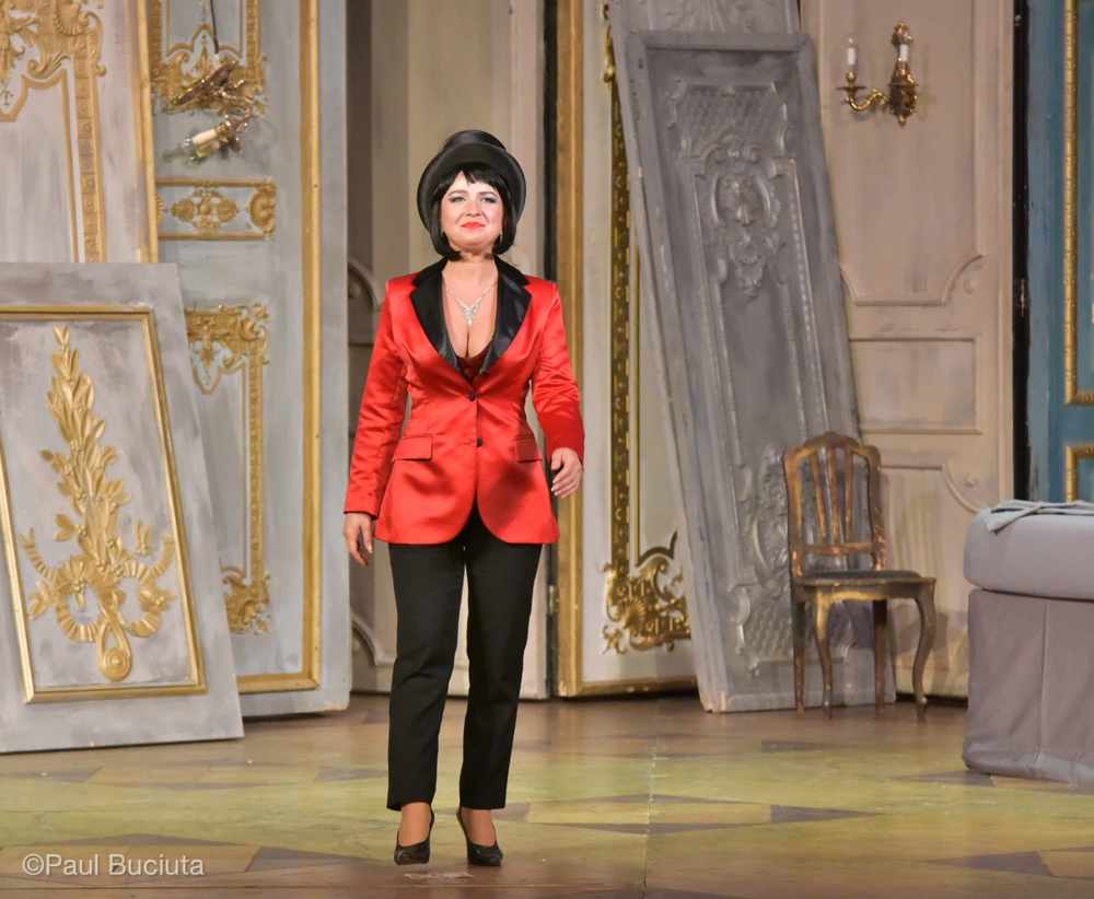 La traviata, în regia britanicului Paul Curran, pescena Operei Nationale Bucuresti.