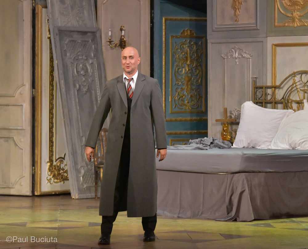 La traviata, în regia britanicului Paul Curran, pescena Operei Nationale Bucuresti.