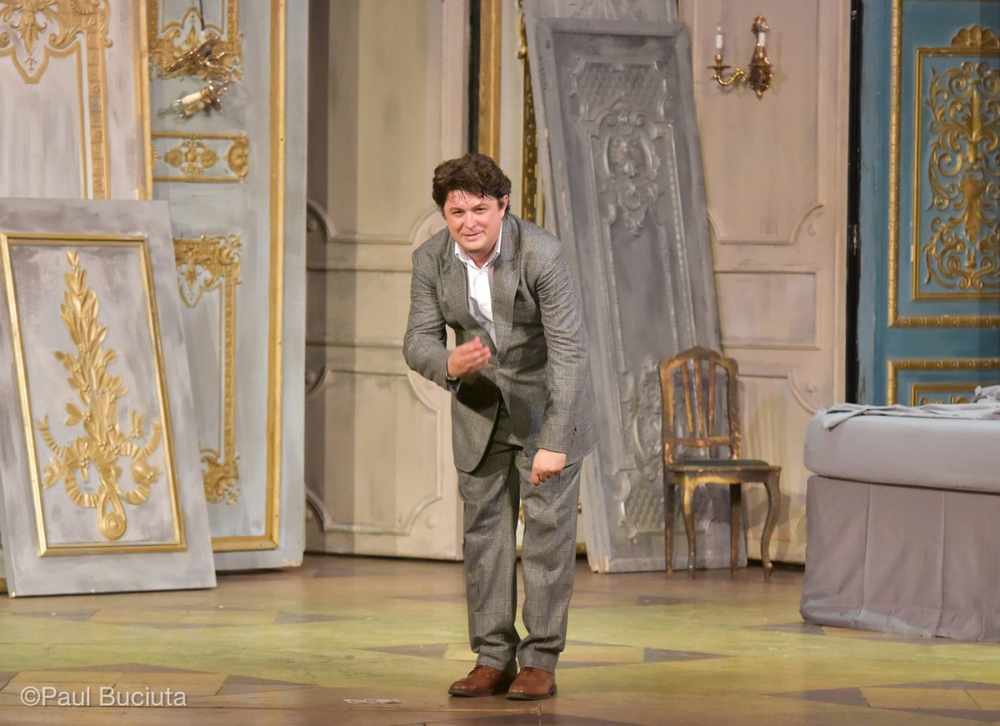 La traviata, în regia britanicului Paul Curran, pescena Operei Nationale Bucuresti.