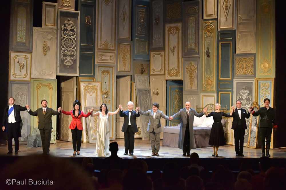 La traviata, în regia britanicului Paul Curran, pescena Operei Nationale Bucuresti.