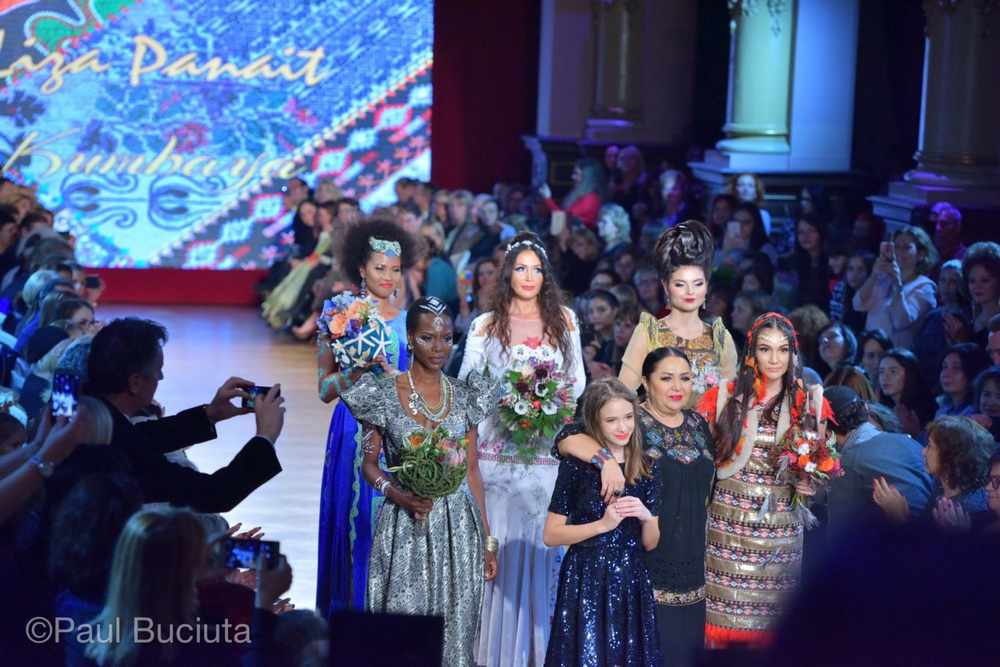 Prezentarea colectiei KUMBAYA apartinand creatoarei Liza Panait.