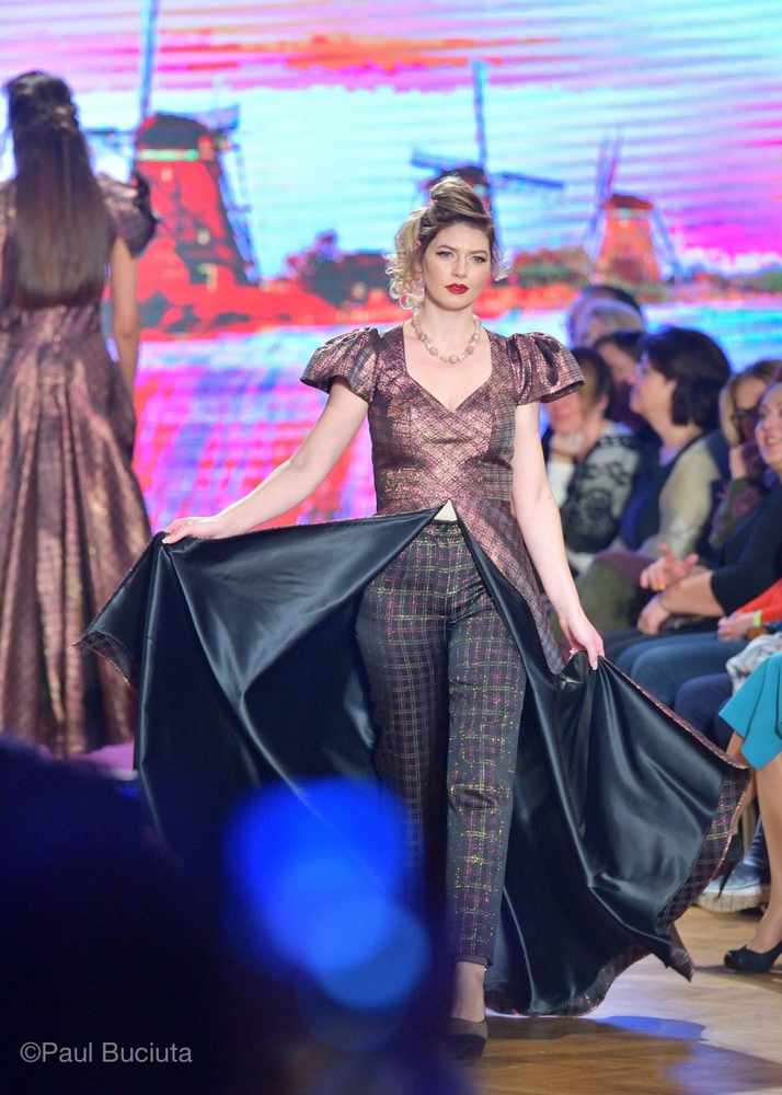 Prezentarea colectiei KUMBAYA apartinand creatoarei Liza Panait.