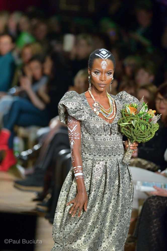 Prezentarea colectiei KUMBAYA apartinand creatoarei Liza Panait.