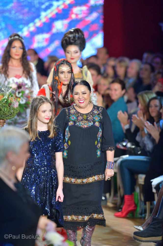 Prezentarea colectiei KUMBAYA apartinand creatoarei Liza Panait.