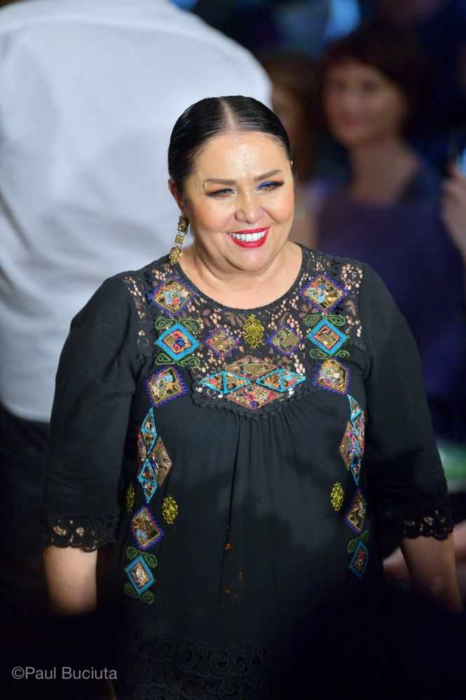 Prezentarea colectiei KUMBAYA apartinand creatoarei Liza Panait.