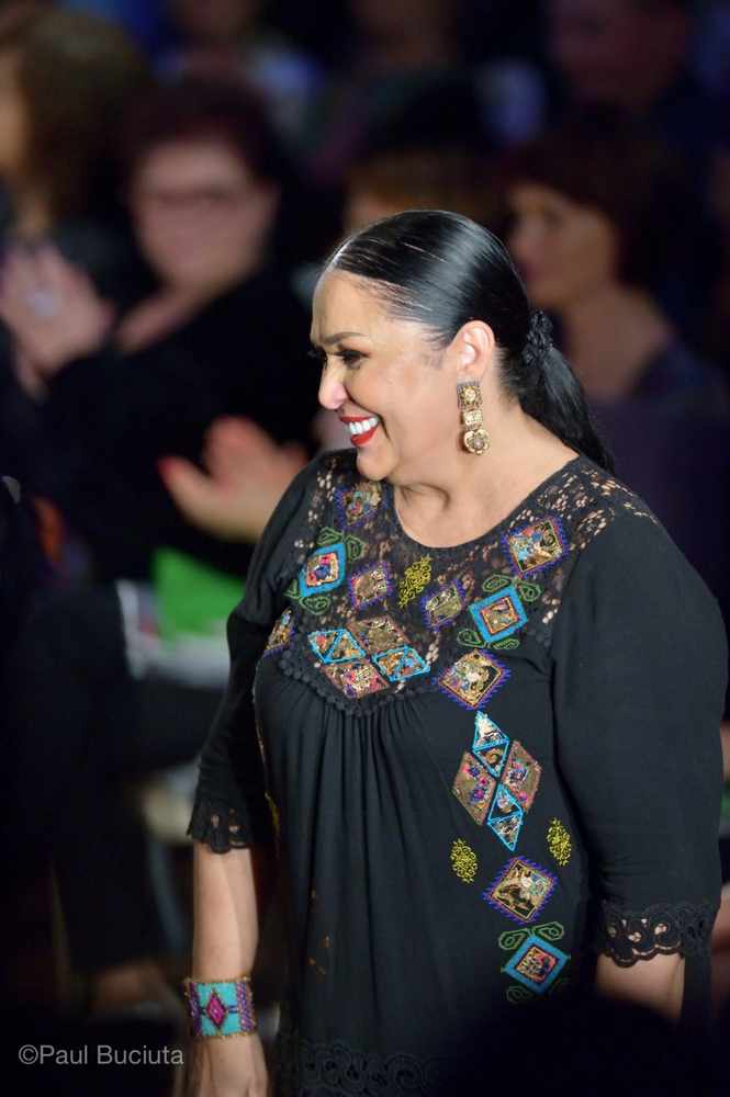 Prezentarea colectiei KUMBAYA apartinand creatoarei Liza Panait.