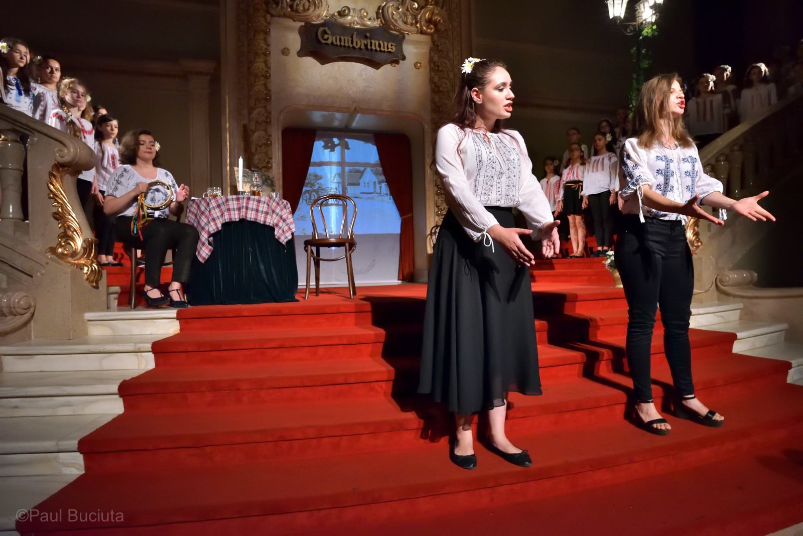 Parafraze cu parfum interbelic, un spectacol conceput si dirijat de Smaranda Morgovan si sustinut de Corul de Copii al Operei Nationale Bucuresti si de invitatii sai.